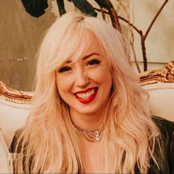 Meet your Posher, Jessica - Picture 2 of 2